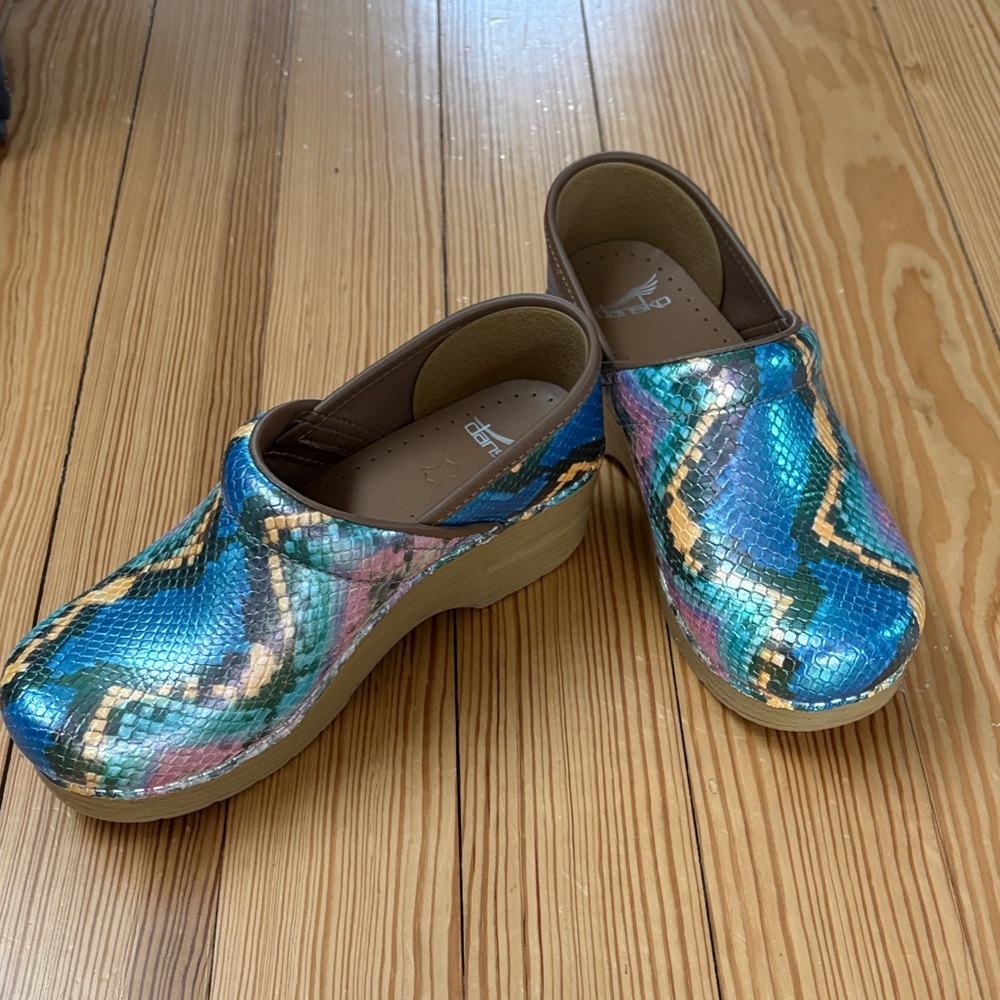 Dansko multicolored snakeskin patterned leather upper clog sz 37